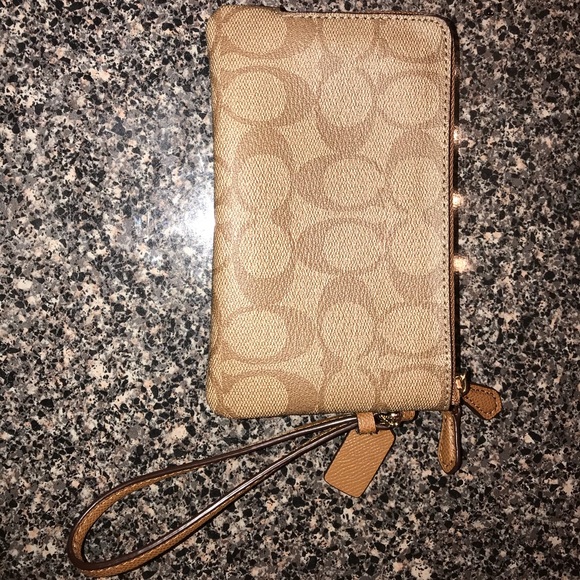 Coach wristlet - Picture 2 of 7